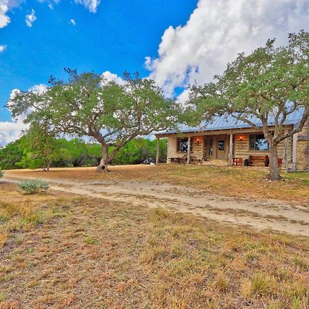 Log Cabin At Old Glory Ranch Wimberley Εξωτερικό φωτογραφία