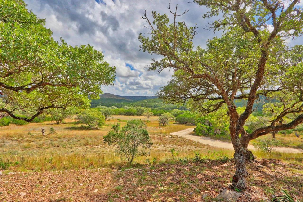 Log Cabin At Old Glory Ranch Wimberley Εξωτερικό φωτογραφία
