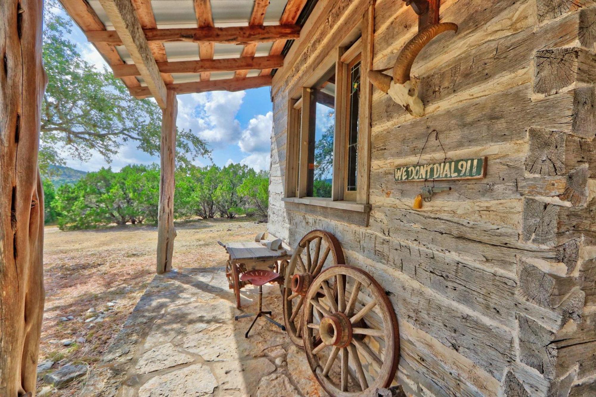 Log Cabin At Old Glory Ranch Wimberley Εξωτερικό φωτογραφία