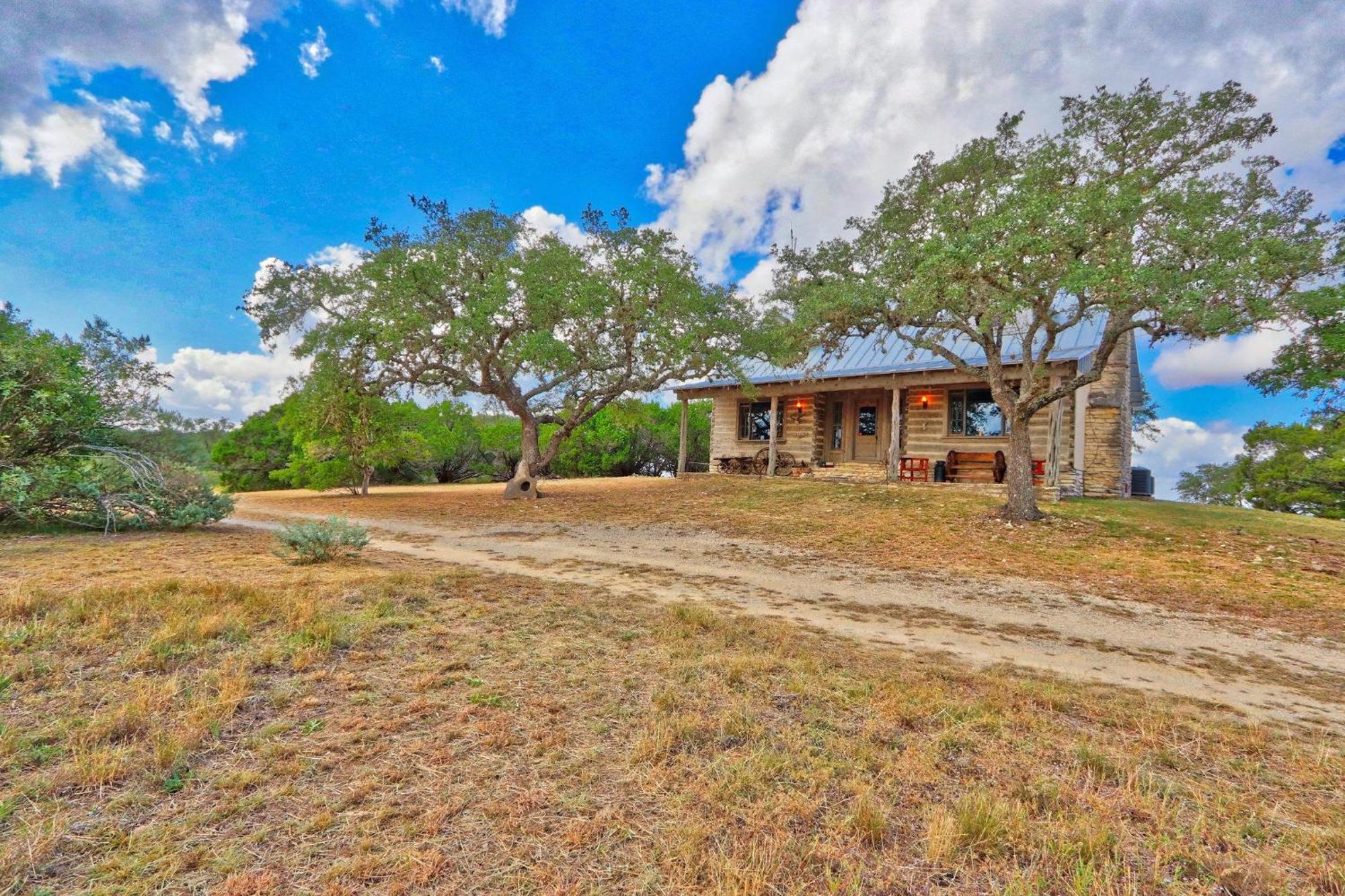 Log Cabin At Old Glory Ranch Wimberley Εξωτερικό φωτογραφία